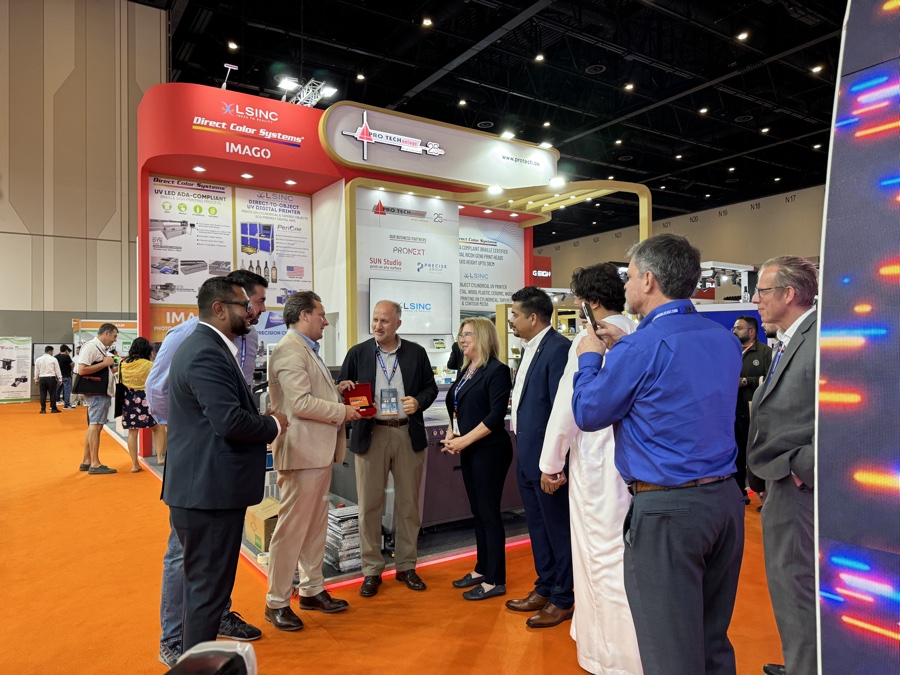 PRO TECHnology team at the exhibition stand in conversation