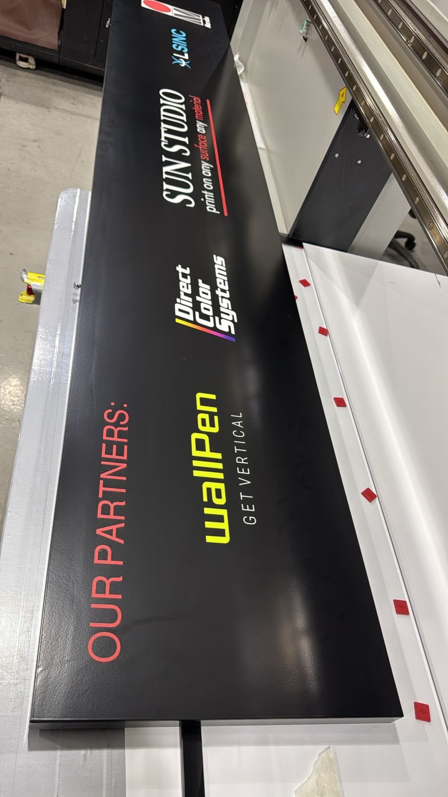 Sun Studio partner banner printed on the Direct Color Systems UV84 flatbed, listing Direct Color Systems, LSINC, Marabu and wallPen